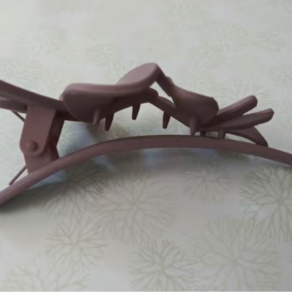 Frosted Butterfly Hair Clip Matte Lilac Color Boho Barrettes Boutique NWT - Picture 5 of 7